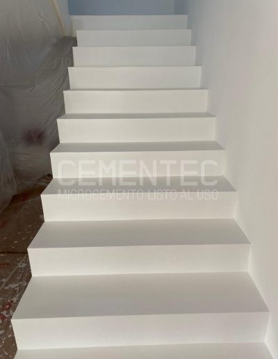 escaleras-interiores-microcemento-cementec-listo-al-uso