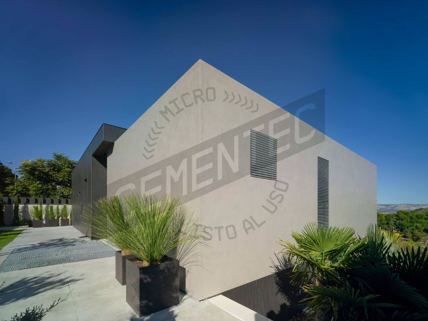 Exterior wall made with CEMENTEC exterior microcement and microcement on exterior floor.