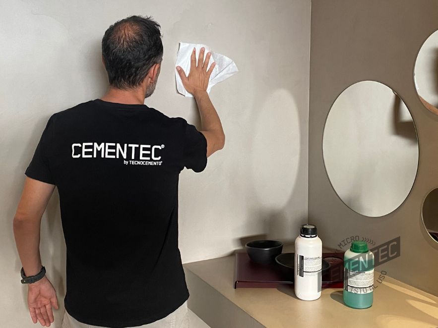 Microcement applicator performing the process we discussed about how to clean microcement with Cementec products.