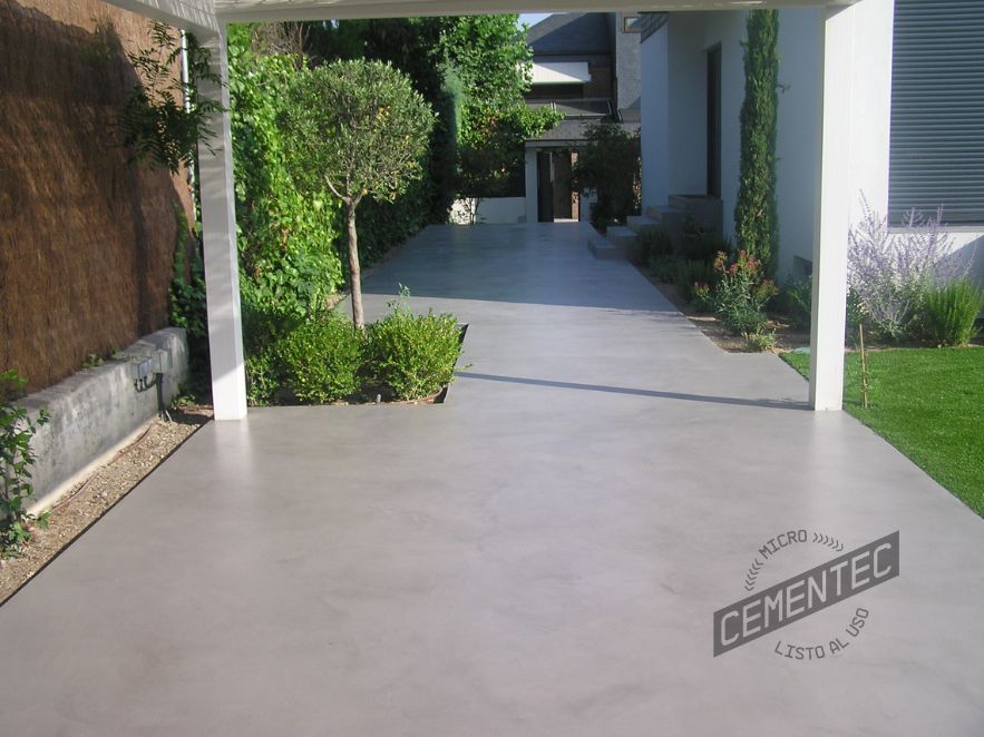 Microcement on outdoor terrace in rectangular shape applied by Cementec.
