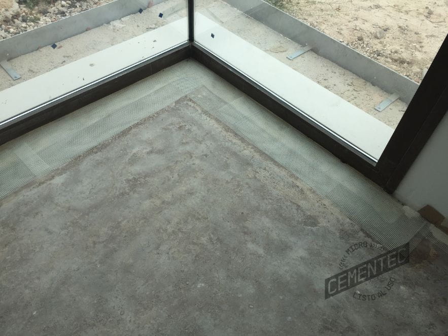 Fissures in microcement: causes and effective solutions