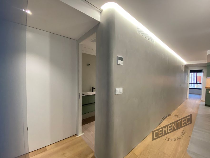 Wall clad with Cementec pearl grey ready-to-use microcement.