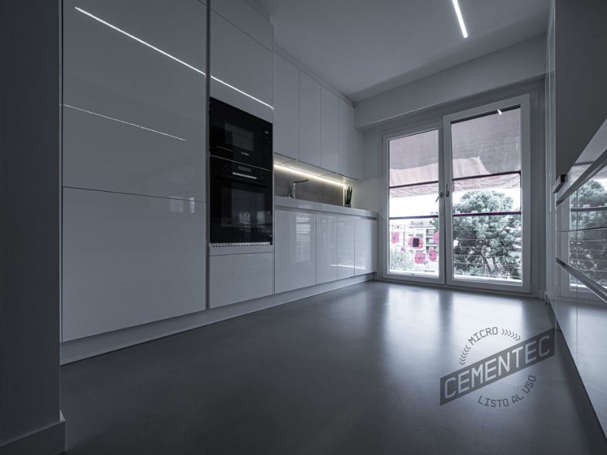 Cementec ready-to-use microcement on smooth kitchen surfaces.