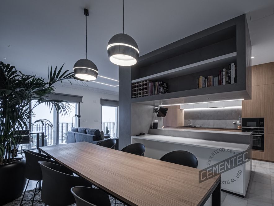 Tendencias en interiorismo 2024: espacios abiertos en cocina-salón para fomentar la amplitud y la interacción el hogar. 